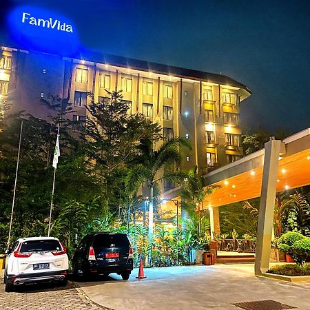 Famvida Hotel Lubuklinggau Exterior photo